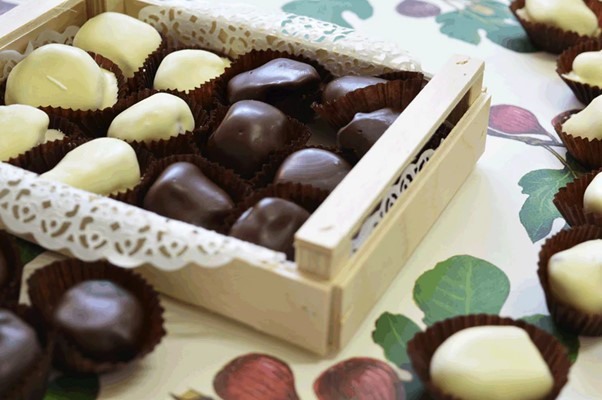 Figs in Dark &amp; White Chocolate 200g