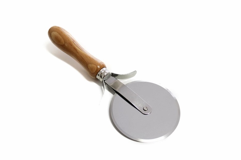Pizza Cutter with wooden handle 25x10cm